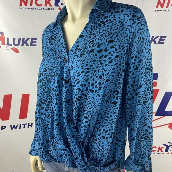 Animal pattern wrap blouse, button up with elastic waist and full collar - Picture 3 of 6